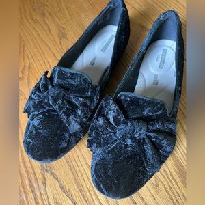 Collections by Clarks soft vision black crushed velvet flats